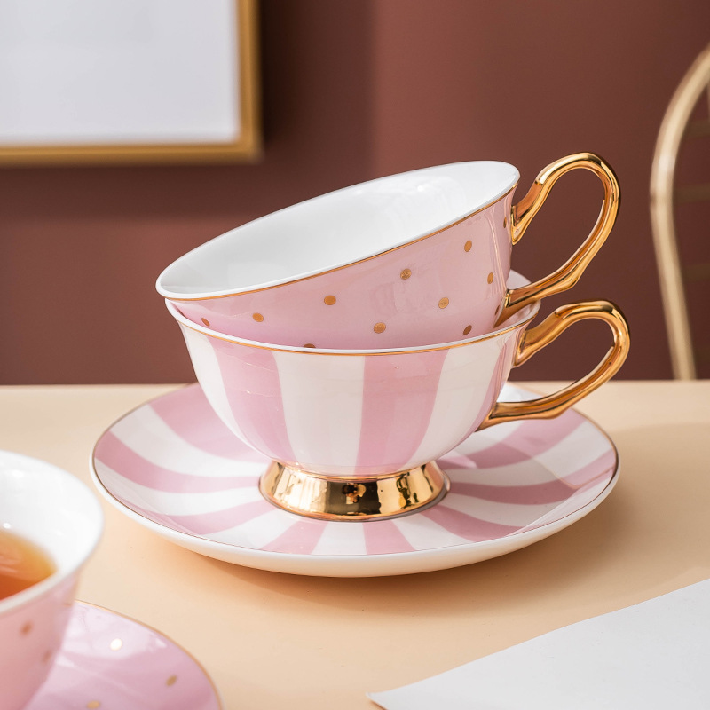 セラミックピンクコーヒーマグカップ、ディッシュティーカップ付 - Coffee Tea Mix のレビューと価格