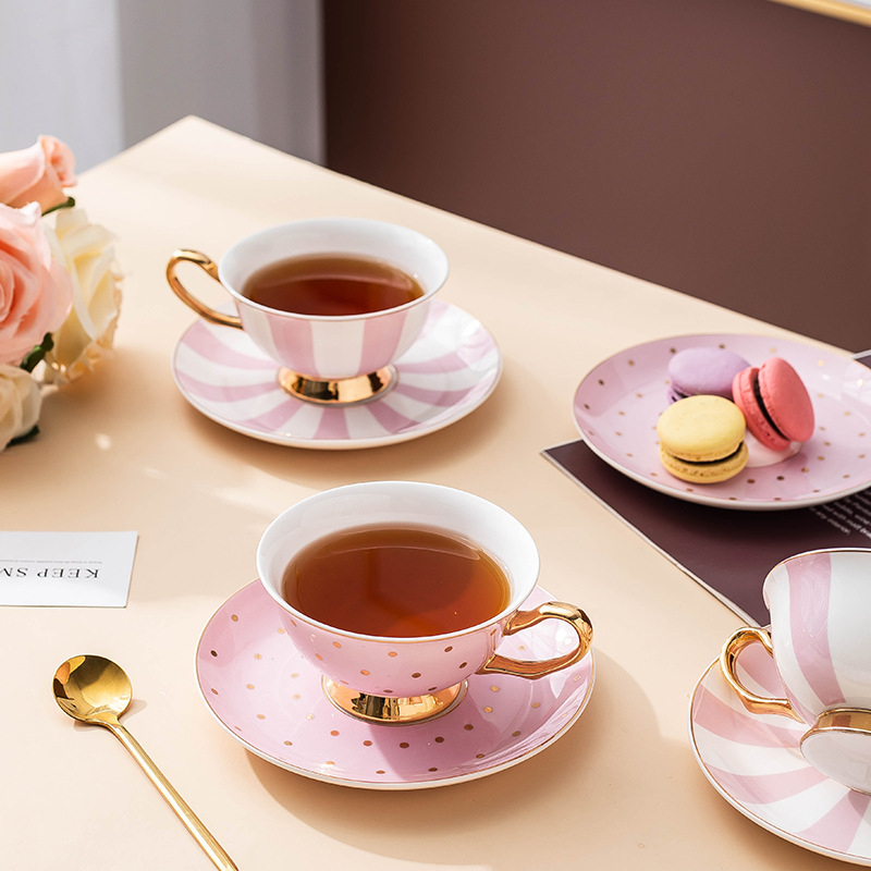 セラミックピンクコーヒーマグカップ、ディッシュティーカップ付 - Coffee Tea Mix のレビューと価格