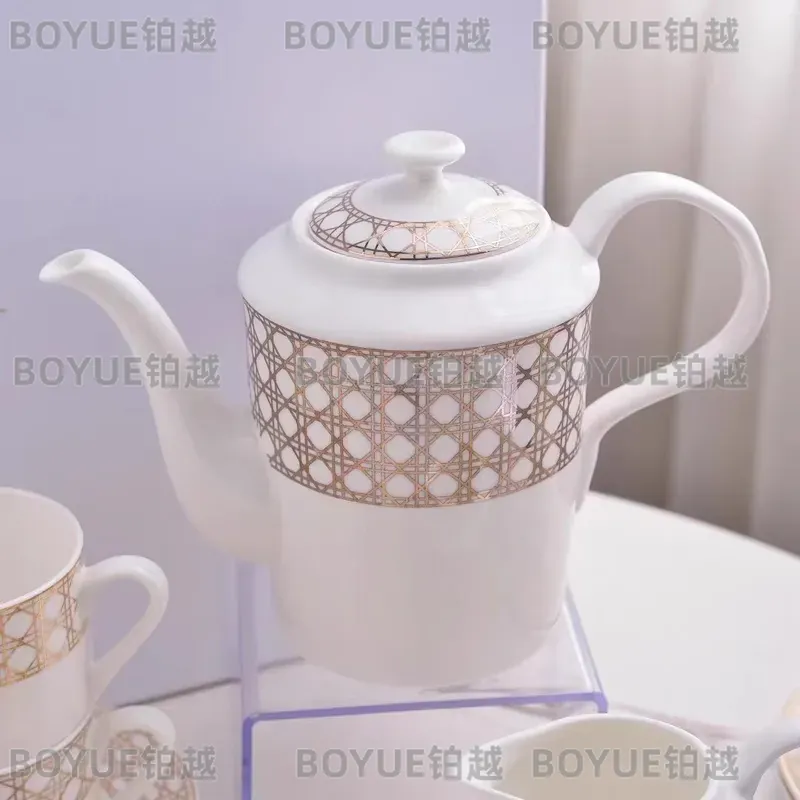 高級ボーンチャイナコーヒーカップセット シンプルなヨーロピア - Coffee Tea Gift Set のレビューと価格